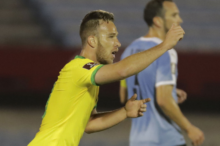 Brasil kemudian menguasai sebagian besar penguasaan bola dan berhasil membuka keunggulan pada menit ke-34. Tembakan spekulasi Arthur Melo dari luar kotak penalti gagal diantisipasi Martin Campana. Brasil memimpin 1-0.