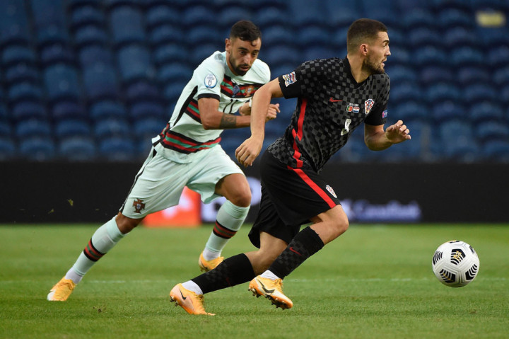 Kroasia membuka keunggulan pada menit ke-29 melalui gol Mateo Kovacic. Meneruskan umpan tarik Mario Pasalic, Kovacic melepaskan tembakan jarak dekat yang berhasil diblok kiper Rui Patricio. Namun ia dengan cekatan menyambar bola pantul untuk menjebol gawang tim tamu.