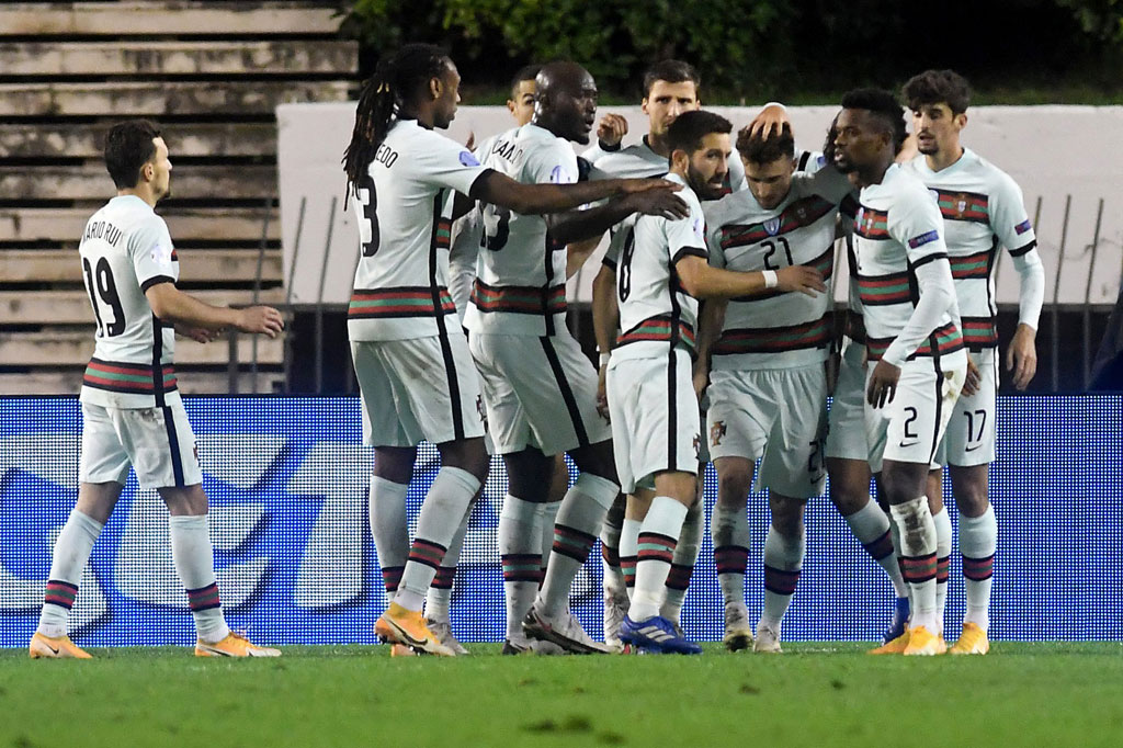 Portugal kemudian berhasil menyamakan kedudukan dari kemelut tendangan bebas Ronaldo. Sepakan ronaldo berhasil didorong kiper Dominik Livakovic ke arah Nelson Semedo. Semedo kemudian mengoperkannya untuk diteruskan menjadi gol oleh Ruben Dias.