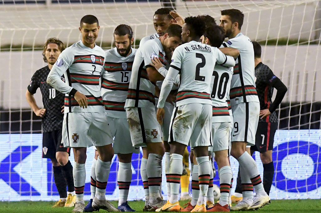 Asa Kroasia untuk mengamankan satu poin buyar setelah mereka kemasukan gol ketiga pada menit ke-90 lewat gol kedua Ruben Diaz. 