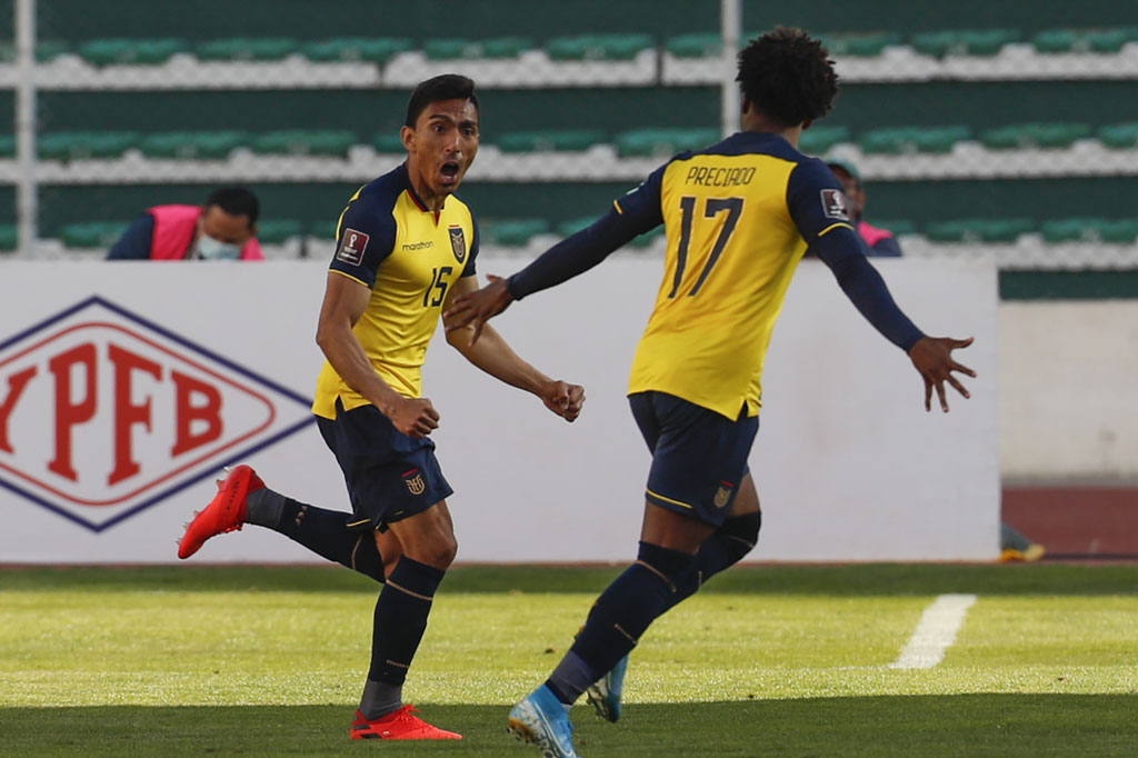 Gawang Kolombia kembali kemasukan dua menit berselang. Tembakan Angel Mena menyambut assist dari Xavier Arreaga gagal diantisipasi kiper Camilo Vargas.