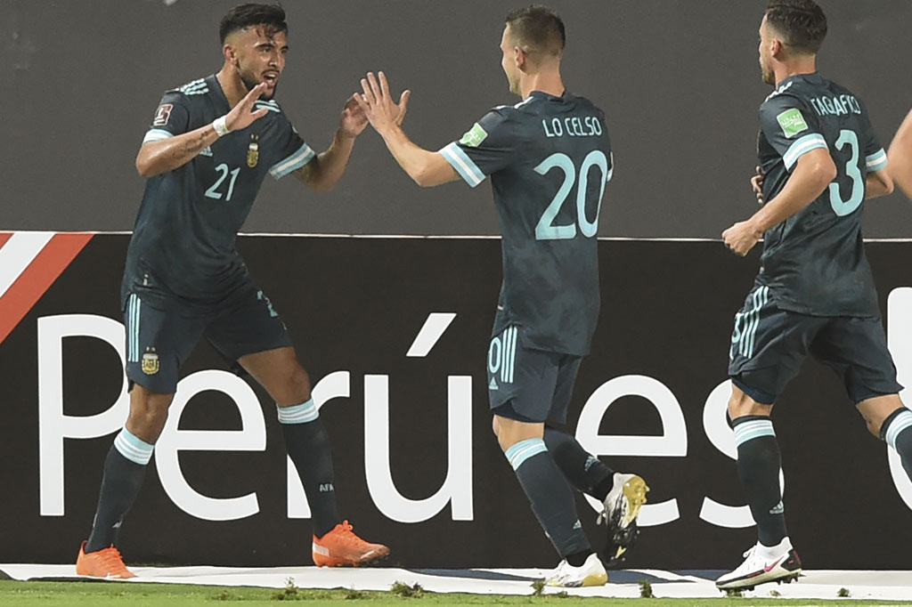 Terus menyerang, Tim Tango akhirnya berhasil memecah kebuntuan lewat sepakan Nicolas Gonzalez setelah mendapat umpan tarik Lo Celso ke kotak penalti Peru. Skor berubah menjadi 1-0 untuk Albiceleste.