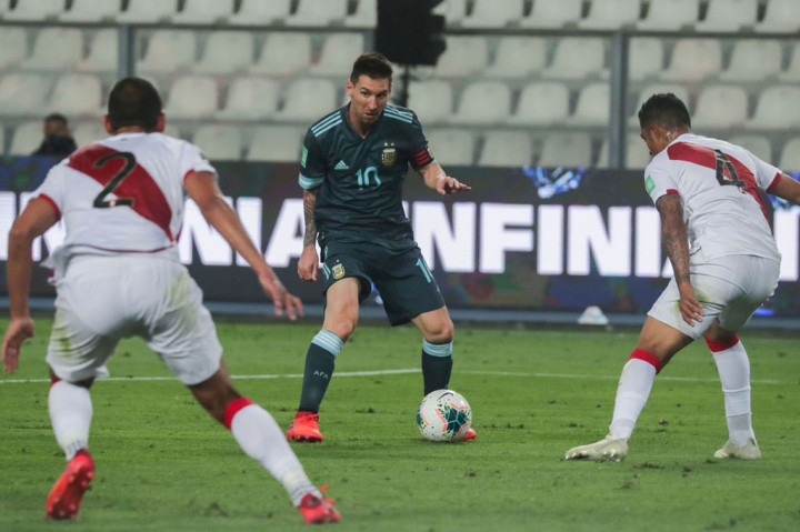 Messi melakukan upaya terakhirnya dengan membawa bola dari tengah lapangan menuju kotak penalti Peru. Kapten Argentina tersebut berhasil meninggalkan tiga pemain Peru untuk kemudian melayangkan tendangan ke sudut kiri. Namun, bola masih melenceng. Pertandingan berakhir dengan skor 2-0 untuk kemenangan Argentina.