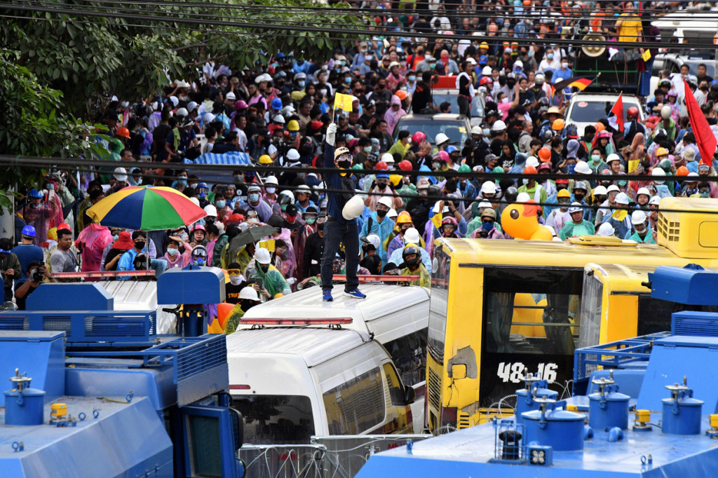 Demo di Thailand sejak Juli lalu terus berlanjut dengan tuntutan yang sama, yakni mendesak mundur Perdana Menteri Prayuth Chan-ocha, mengubah konstitusi negara, serta mereformasi pemerintahan dan kerajaan. AFP Photo/Mladen Antonov