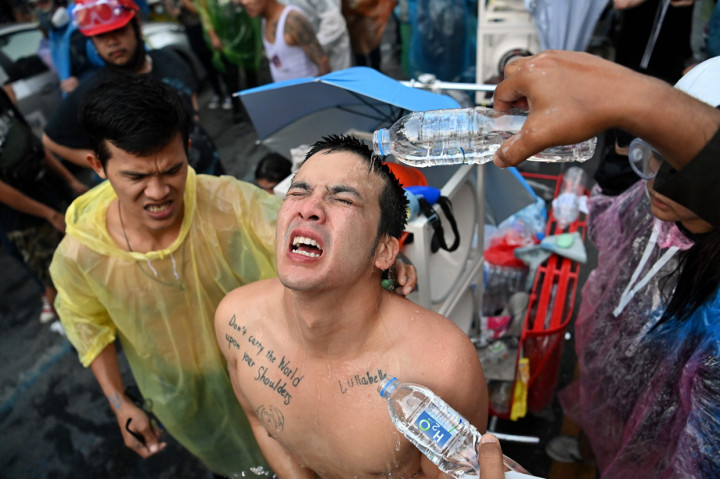 Merespons adanya puluhan korban luka, polisi menyangkal telah menggunakan peluru tajam atau karet. AFP Photo/Mladen Antonov