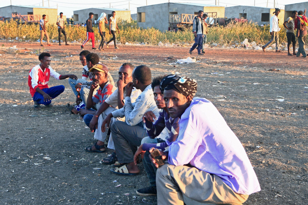 Pemerintah Abiy pada hari Senin, 16 November 2020, kembali menolak permintaan dunia internasional agar membuka pembicaraan untuk mengakhiri konflik, sementara negara tetangga Uganda dan Kenya mengemukakan permintaan serupa bagi kedua pihak untuk mengupayakan resolusi damai bagi krisis di sana.