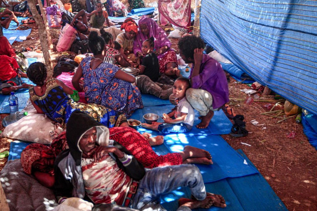 Ketegangan meningkat di kawasan sejak 9 September lalu sewaktu Tigray, negara bagian paling utara di Ethiopia, bersikukuh mengadakan pemilihan regional setelah Ahmed menangguhkan pemilu, dengan alasan pandemi Covid-19. 