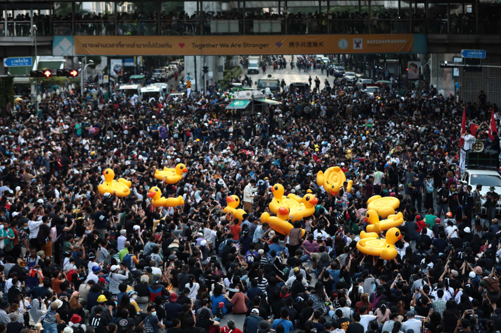 Ribuan masyarakat Thailand kembali menggelar aksi demonstrasi menuntut Perdana Menteri Prayuth Chan-ocha mundur. AFP Photo/Jack Taylor