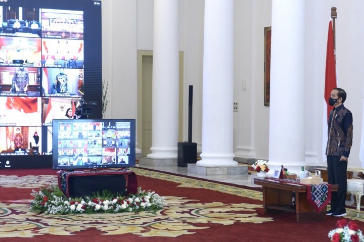 Presiden juga kembali menegaskan keseimbangan antara “gas dan rem” sebagaimana yang berkali-kali disampaikan di masa Pandemi Covid-19 harus betul-betul dilakukan.