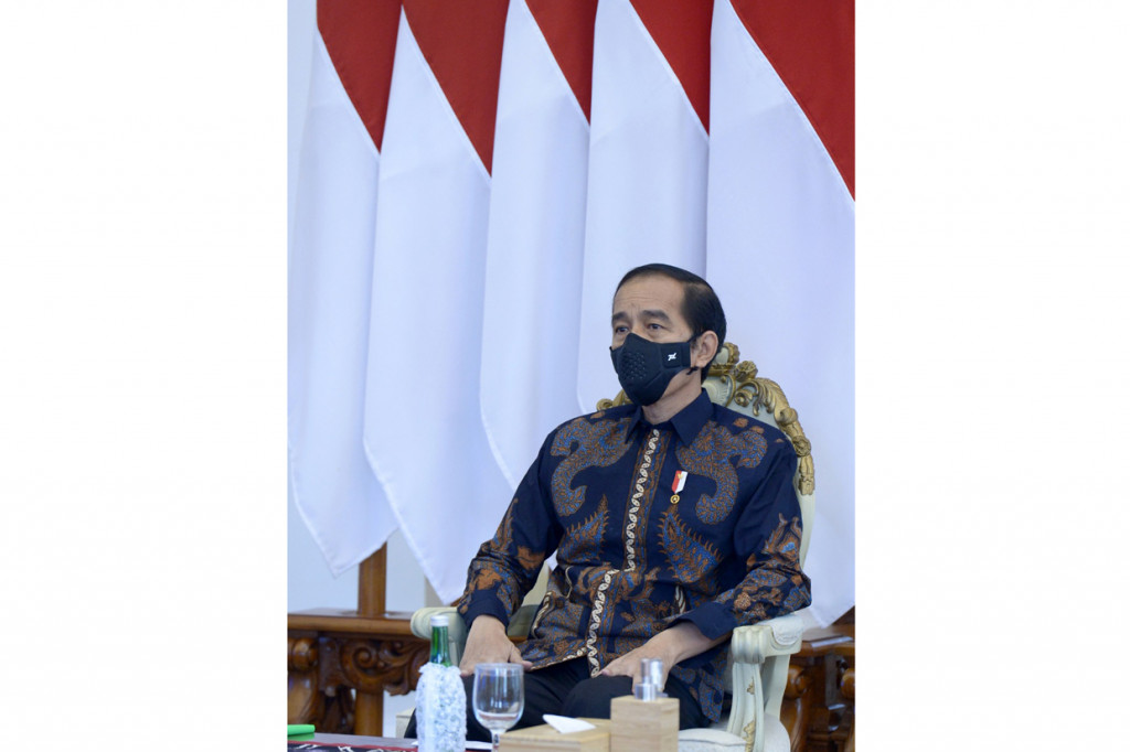 Dari sisi penanganan pandemi kata Presiden, perlu disyukuri bahwa semakin hari kondisi kasus aktif di Indonesia menjadi semakin baik. Berdasarkan data terbaru, per hari ini rata-rata kasus aktif Indonesia berada di angka 12,73% yang sudah jauh lebih baik dari rata-rata kasus aktif dunia di angka 27,97%.
