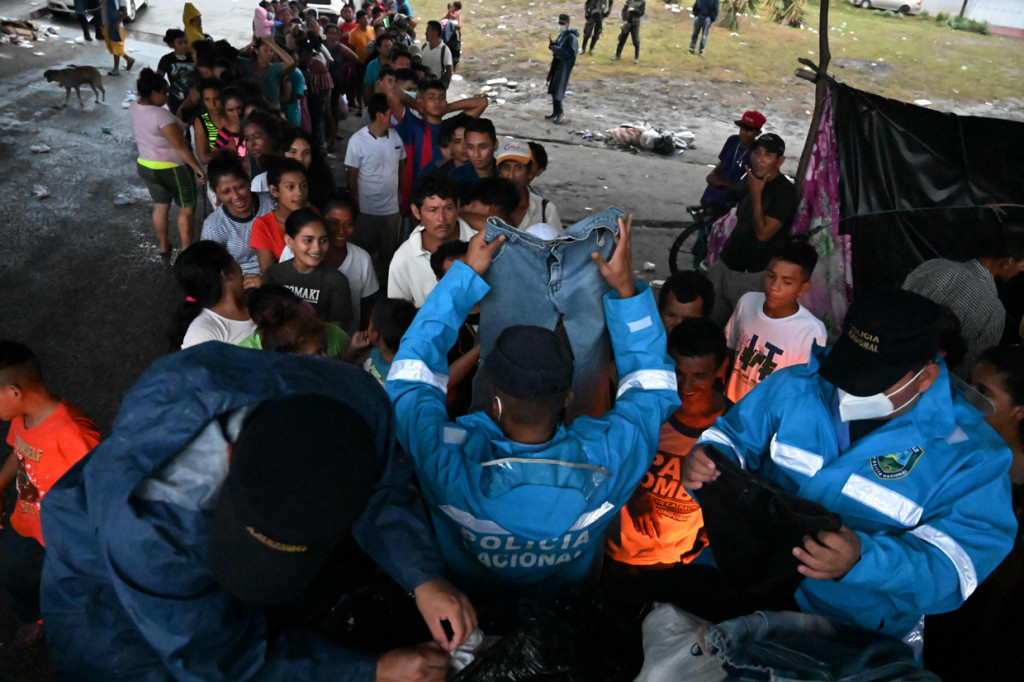 Nikaragua, Honduras, Guatemala, dan El Salvador kini terkena bencana berlipat, mulai dari badai Eta, pandemi covid-19 hingga Iota. Keempat negara tersebut terancam jatuh ke jurang krisis kemanusiaan.