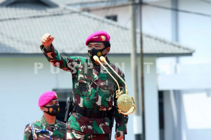 Sidak dilanjutkan ke Markas Korps Marinir TNI AL yang berada di Cilandak. Tiba di Markas Marinir, Panglima TNI disambut Dankormar Mayjen (Mar) Suhartono dan jajaran. 