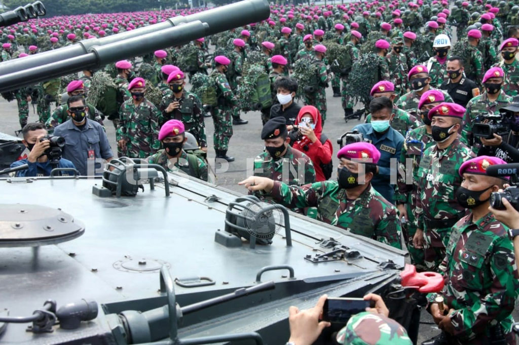 Di hadapan prajurit Marinir, Panglima TNI mengatakan bahwa kesiapsiagaan adalah hal yang utama karena prajurit harus hadir di tengah masyarakat untuk mendapatkan hati rakyat. “Saya merasa bangga, hadir di tengah-tengah prajurit petarung. Tidak seperti biasanya, saya secara mendadak melaksanakan alarm dan saya nilai kesiapsiagaan prajurit petarung sangat baik. Kebanggaan adalah kehormatan. Oleh sebab itu, harus dijaga dan dipertahankan,” jelasnya.