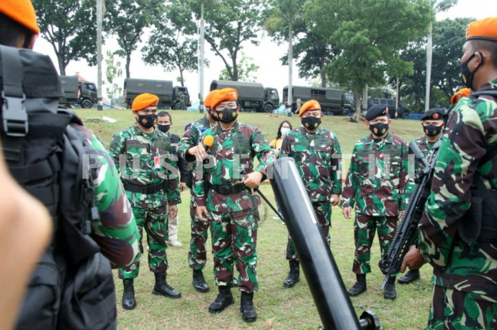 Panglima TNI memerintahkan kepada prajurit Korps Baret Jingga untuk terus meningkatkan profesionalismenya karena profesionalisme adalah nafas bagi setiap prajurit. Untuk itu tetaplah berlatih dan berlatih. “Tugas TNI adalah menjaga Ibu Pertiwi dari gangguan dan ancaman atau musuh yang memiliki niat jahat untuk menginjak-injak persatuan bangsa. Komando..., Komando...,” teriak Panglima TNI.