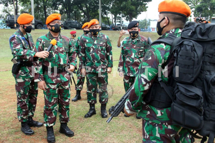 Panglima TNI Marsekal Hadi Tjahjanto melakukan inspeksi mendadak (sidak) di tiga Markas Komando Pasukan Khusus TNI, yaitu Komando Pasukan Khusus (Kopassus) TNI AD di Cijantung Jakarta Timur, Marinir TNI AL di Cilandak Jakarta Selatan, dan Pasukan Khas (Paskhas) TNI AU di Lanud Halim Perdanakusuma Jaktim, Kamis, 19 November 2020.