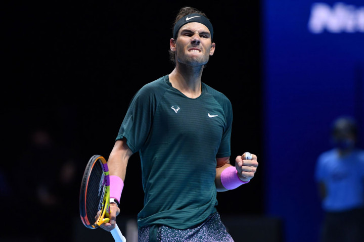 Petenis Spanyol Rafael Nadal meluapkan kegembiraan usai memastikan diri melaju ke semifinal ATP Finals, di LOndon, Kamis, 19 November 2020 waktu setempat.