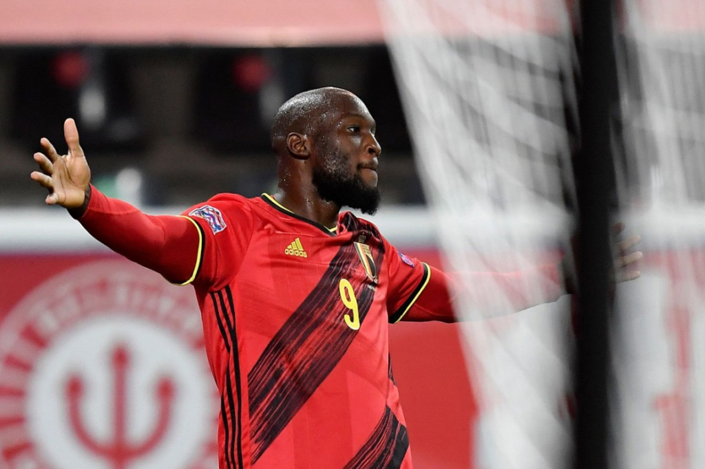 Belgia berhasil melaju ke babak semifinal UEFA Nations League usai menang 4-2 atas Denmark. Romelu Lukaku mencetak dua gol dalam laga yang digelar di Stadion Den Dreef, Kamis, 19 November 2020, dini hari WIB, ini.