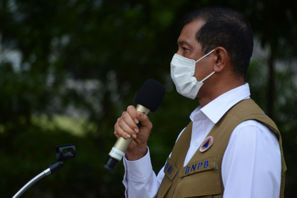 Ketua Satgas Penanganan Covid-19 Letjen Doni Monardo kembali mengingatkan kepada semua gubernur, pangdam dan kapolda seluruh Indonesia untuk melarang semua bentuk kegiatan pengumpulan massa. Kerumunan dan keramaian selalu berpotensi mengabaikan protokol kesehatan.
