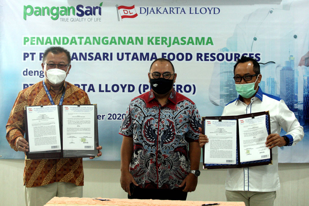Penandatanganan kerjasama tersebut dilakukan oleh Presiden Direktur PT Pangansari Utama Food Resources (PUFR) Maghfur Lasah (batik coklat) dan Dirut PT Djakarta Lloyd Suyoto (baju putih), disaksikan CEO Media Group Muhammad Mirdal Akib, di Kantor PT PUFR, Jakarta, Jumat, 20 November 2020.
