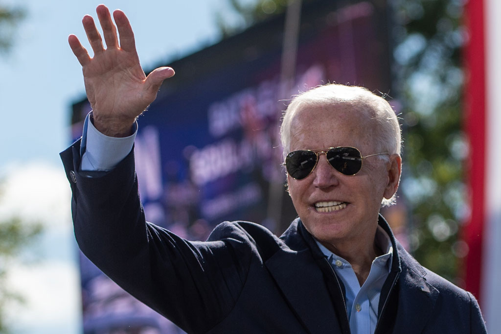 Jadwalnya pada hari ini termasuk pertemuan di kampung halamannya di Wilmington, Delaware dengan Ketua DPR Nancy Pelosi dan Chuck Schumer, Demokrat papan atas di Senat.