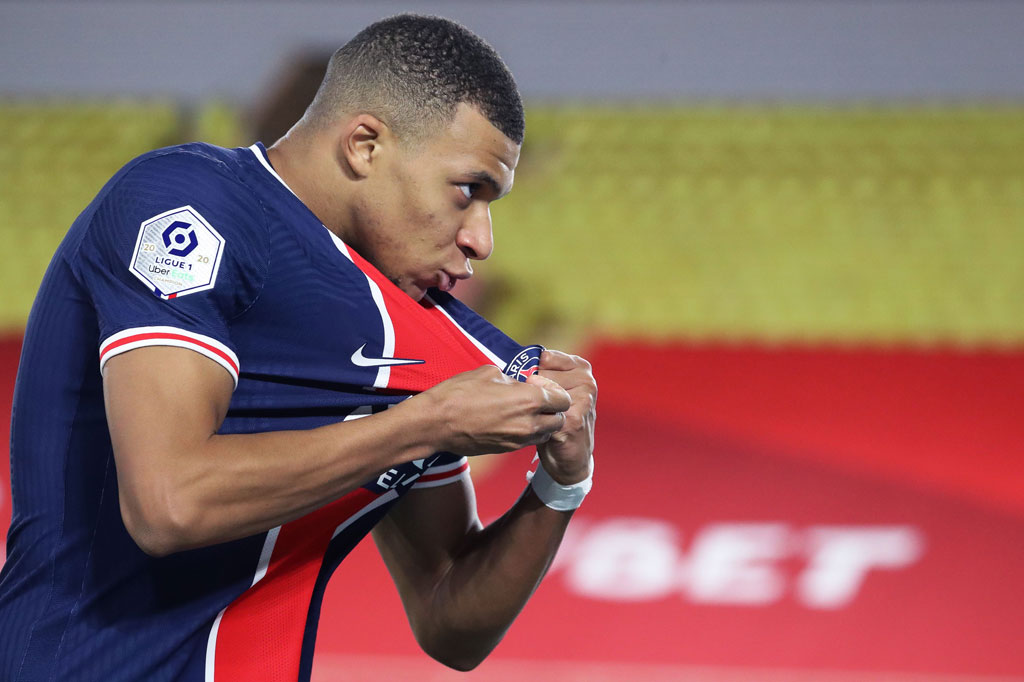 Mbappe mencetak gol pertamanya dengan memperdaya Axel Disasi setelah menerima umpan Angel Di Maria sebelum tenang melepaskan tembakan ke pojok kiri atas gawang Monaco pada menit ke-25.