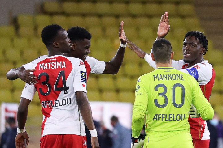 Keunggulan itu sukses dipertahankan Monaco hingga bubaran untuk memperpanjang rentetan kemenangan mereka jadi tiga laga beruntun. Tim besutan Niko Kovac itu naik ke peringkat kedua klasemen dengan koleksi 20 poin. Sedangkan PSG tetap di puncak klasemen unggul empat poin atas Monaco.