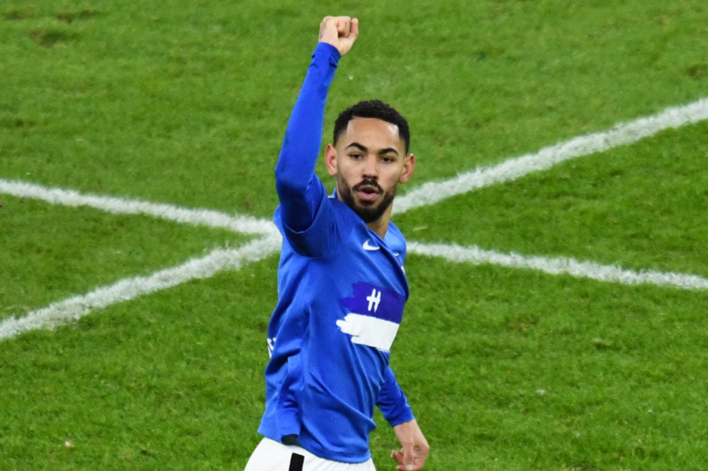 Hertha unggul lebih dulu di menit ke-33. Sepakan jarak jauh Matheus Cunha gagal diantisipasi oleh lini belakang Dortmund, dan berhasil mengoyak jala gawang kiper Dortmund, Roman Buerki.