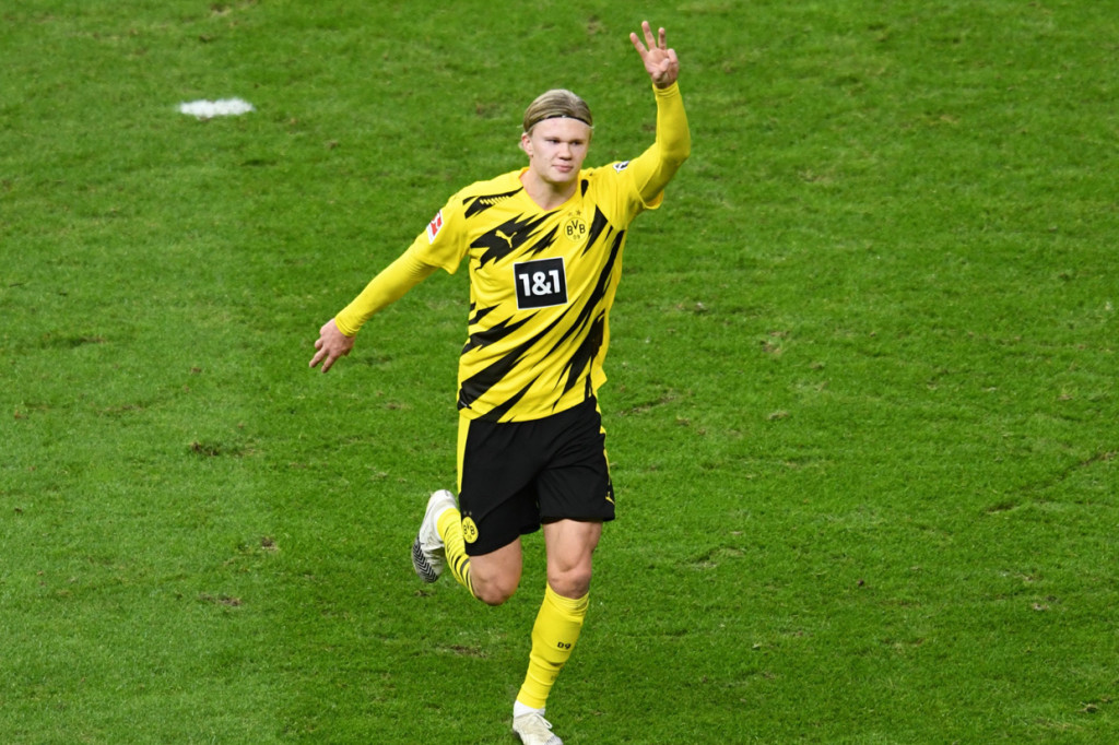 Namun tak sampai semenit kemudian, Haaland masih sempat menggenapi caturgolnya. Pemain pengganti Jude Bellingham mengirimkan umpan yang sukses dikonversi Haaland menjadi gol keempatnya.
