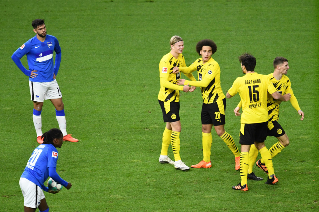 Hasil ini membawa Dortmund melesat ke posisi kedua klasemen sementara Liga Jerman dengan 18 poin. Mereka menempel ketat Bayern Munich, yang hanya unggul satu angka di puncak. Sedangkan bagi Hertha, hasil buruk ini membuat mereka turun ke posisi 13 dengan 7 poin.