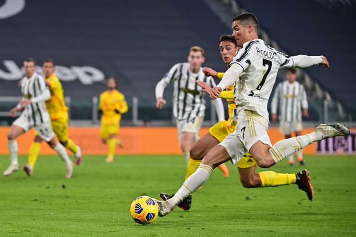 Juventus memetik poin penuh kala menjamu Cagliari di lanjutan Liga Italia yang digelar di Allianz Stadium, Minggu, 22 November 2020. Bianconeri menang 2-0 berkat gol-gol yang diciptakan Cristiano Ronaldo.
