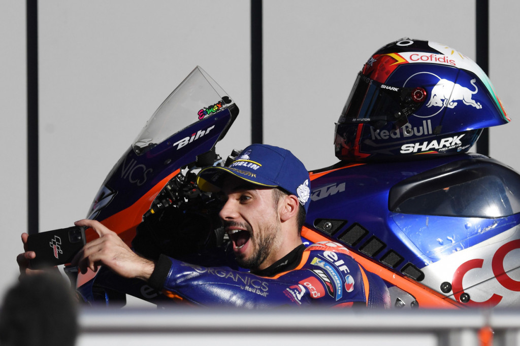 Oliveira menang mudah setelah memimpin balap sejak awal start, karena memegang hak pole positions.