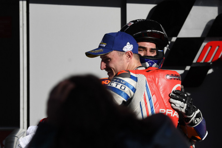 Menyusul setelah Oliveira ada rider Pramac Ducati, Jack Miller. Dia lebih lambat 3,193 detik dari Oliveira yang meraih kemenangan keduanya di MotoGP.