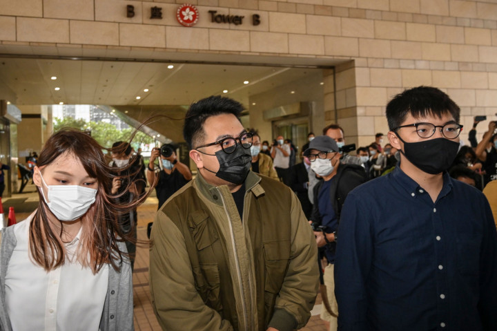 Wong diadili bersama dua aktivis lainnya, Ivan Lam dan Agnes Chow, terkait aksi demonstrasi yang digelar di luar markas besar polisi Hong Kong.
