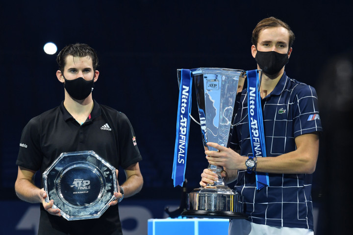 Satu tahun lalu, Medvedev melakukan debut tanpa kemenangan dalam turnamen ini dan hanya mengklaim satu set. Kini dia menjadi juara edisi 2020 yang tak terkalahkan sehingga mendapatkan 1.500 poin peringkat ATP dari turnamen elit ini.