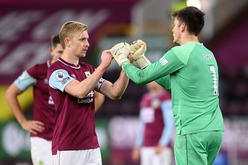 Burnley memetik kemenangan perdana di Liga Premier Inggris musim ini setelah menundukkan tamunya Crystal Palace dengan skor tipis 1-0 dalam laga pekan kesembilan di Stadion Turf Moor, Selasa, 24 November 2020 dini hari WIB.