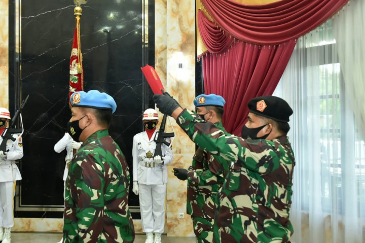 Jakarta: Panglima TNI Marsekal Hadi Tjahjanto memimpin upacara serah terima jabatan Komandan Pasukan Pengamanan Presiden (Paspampres), di kantor Subden  Denma Mabes TNI, Merdeka Barat, Jakarta Pusat, Senin, 23 November 2020.