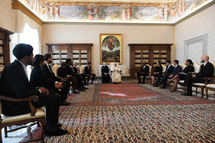 Para pemain yang bertemu Paus adalah Anthony Tolliver, Kyle Korver, Sterling Brown, Jonathan Isaac dan Marco Belinelli. Mereka didampingi Direktur Eksekutif National Basketball Players Association (NBPA) Michele Roberts dan Kepala Hubungan Internasional NBPA Matteo Zuretti Sherrie Deans.