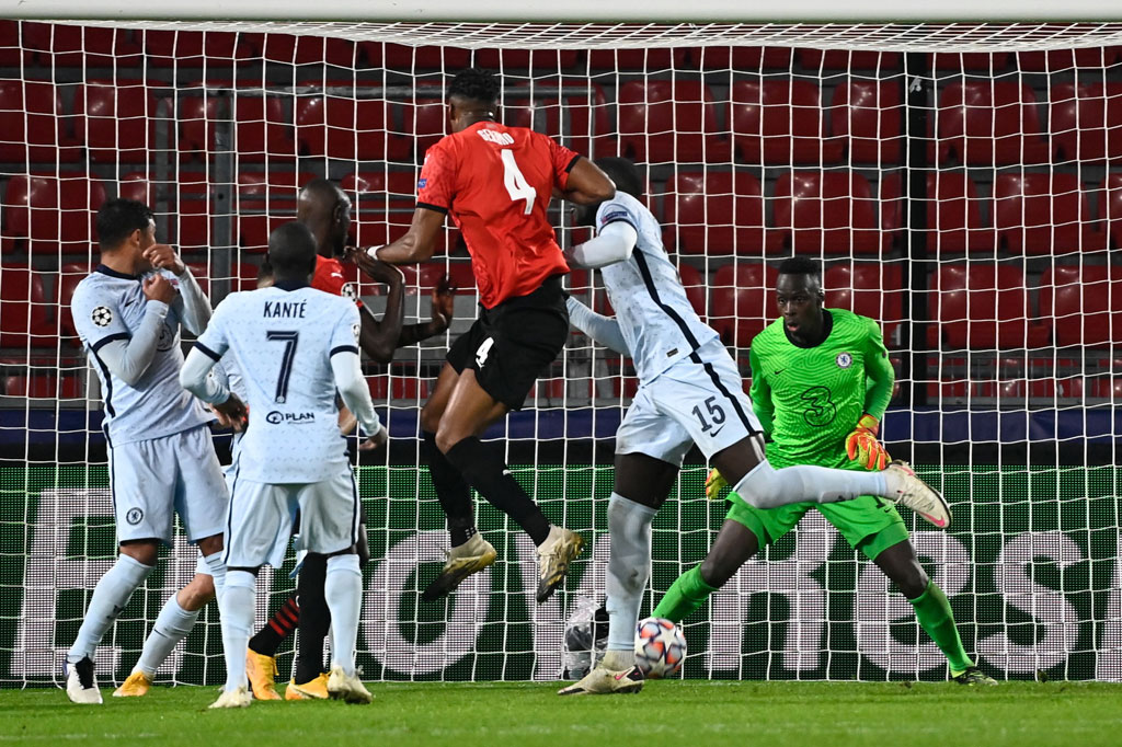 Pada menit ke-73 dan 74, Rennes memperoleh dua peluang beruntun lewat Sehrou Guirassy dan tandukan Gerzinho Nyamsi. Tetapi bekas kipernya, Edouard Mendy, tampil gemilang untuk mementahkan dua kesempatan itu.