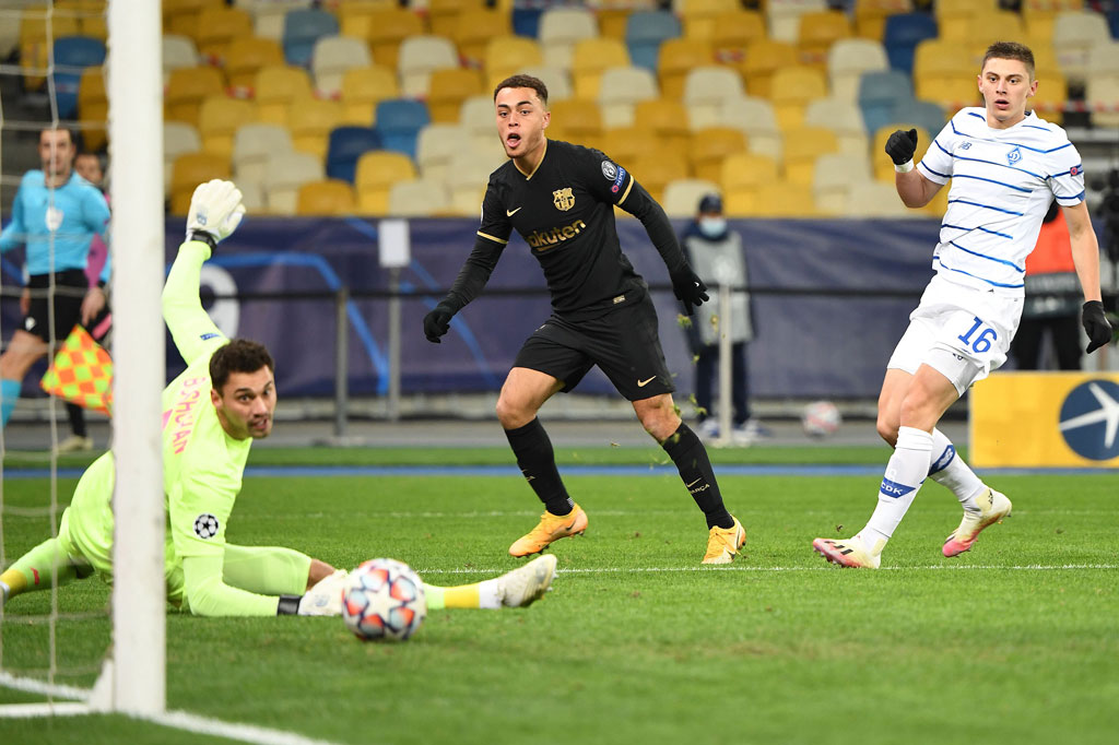 Tujuh menit memasuki babak kedua, Barcelona berhasil membuka keunggulan lewat tembakan Sergino Dest menyelesaikan umpan Martin Braithwaite ke pojok kiri bawah gawang tuan rumah.
