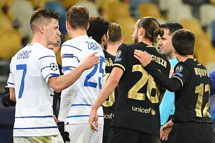 Kemenangan tersebut membuat Blaugrana makin mantap di puncak klasemen Grup G dengan meraih 12 poin, sehingga melangkah ke babak 16 besar bersama Juventus (9) yang pada laga lain juga meraih kemenangan.