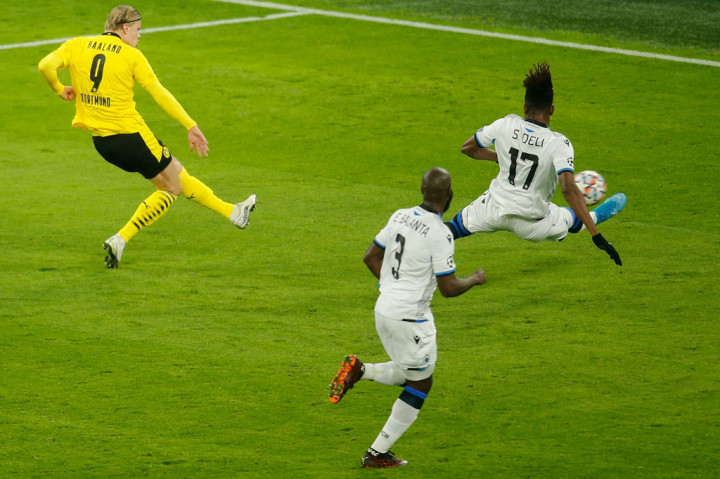 Tuan rumah yang turun dengan kekuatan penuh membuka keunggulan pada menit ke-18. Bola sodoran Jadon Sancho dapat dikonversi menjadi gol oleh Erling Haaland lewat sepakan kaki kiri.