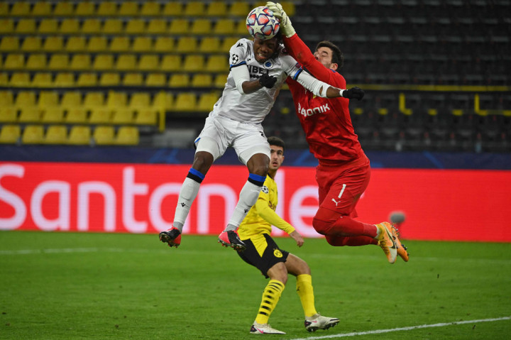 Pada awal babak kedua, Brugge sempat sangat dominan dalam penguasaan bola. Namun mereka kesulitan menembus pertahanan solid Dortmund.