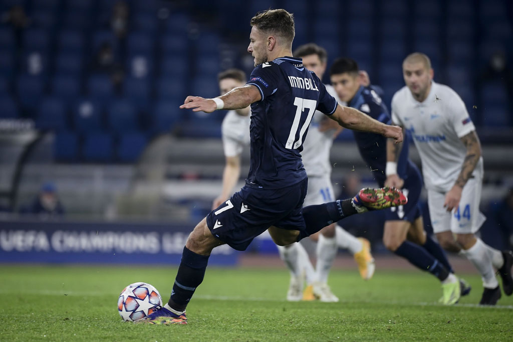 Lazio mendapat hadiah penalti pada menit ke-54 setelah Wilmar Barrios melanggar Immobile di kotak terlarang. Immobile yang menjadi algojo tidak membuang peluang untuk mengemas gol ketiga timnya.