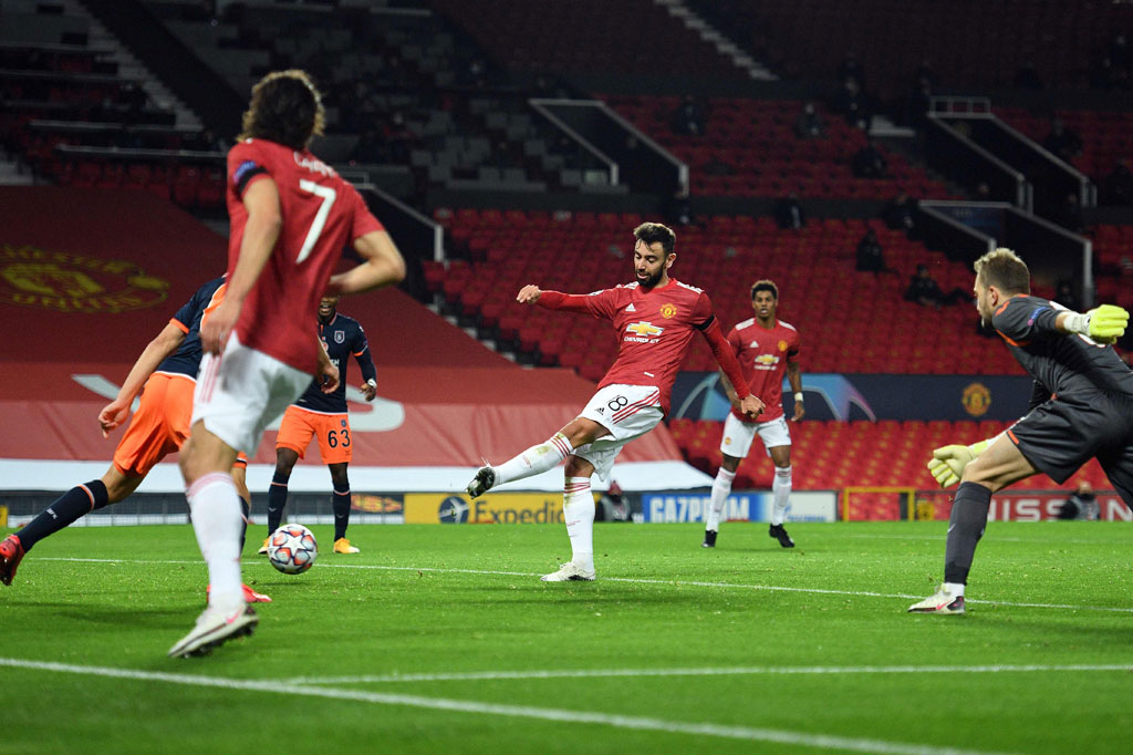 Fernandes menggandakan keunggulan timnya dengan memanfaatkan kesalahan kiper Basaksehir, Mart Gunok saat berusaha mengamankan umpan silang Alex Telles pada menit ke-19.