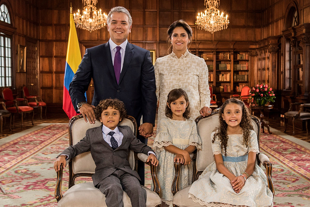 Presiden Ivan Duque beserta ibu negara rutin menjalani tes covid-19 mengingat tingginya tingkat infeksi serta jadwal mereka yang padat, demikian pernyataan kantor presiden.