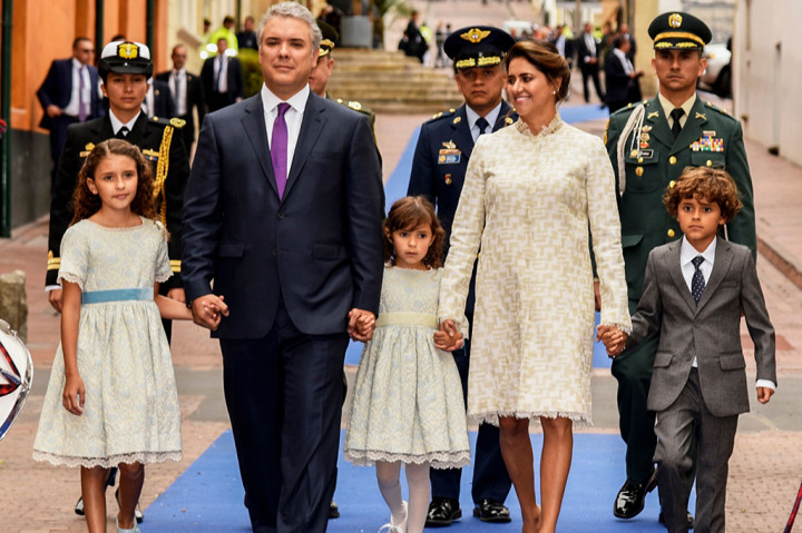 Kantor Presiden menambahkan, Ruiz, yang bersama sang suami melakukan tes pada Senin, 23 November 2020, mengikuti aturan karantina yang ditetapkan oleh Kementerian Kesehatan. Sementara itu, hasil tes Presiden Duque dinyatakan negatif.