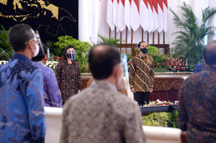Presiden Joko Widodo menghadiri dan memberikan sambutan pada acara Penyerahan Daftar Isian Pelaksanaan Anggaran (DIPA) dan Buku Daftar Alokasi Transfer ke Daerah dan Dana Desa Tahun 2021 di Istana Negara, Jakarta.