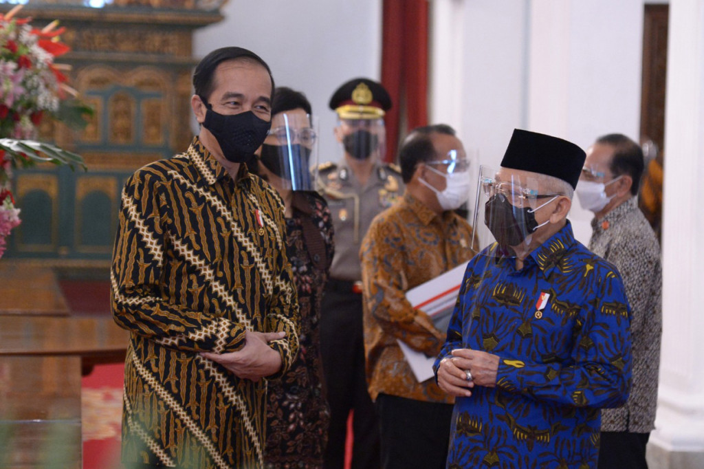 Presiden Jokowi didampingi Wakil Presiden Ma'ruf Amin saat menghadiri acara Penyerahan Daftar Isian Pelaksanaan Anggaran (DIPA) dan Buku Daftar Alokasi Transfer ke Daerah dan Dana Desa Tahun 2021 di Istana Negara, Jakarta.