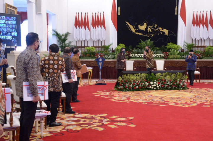 Suasana acara Penyerahan Daftar Isian Pelaksanaan Anggaran (DIPA) dan Buku Daftar Alokasi Transfer ke Daerah dan Dana Desa Tahun 2021 di Istana Negara, Jakarta.