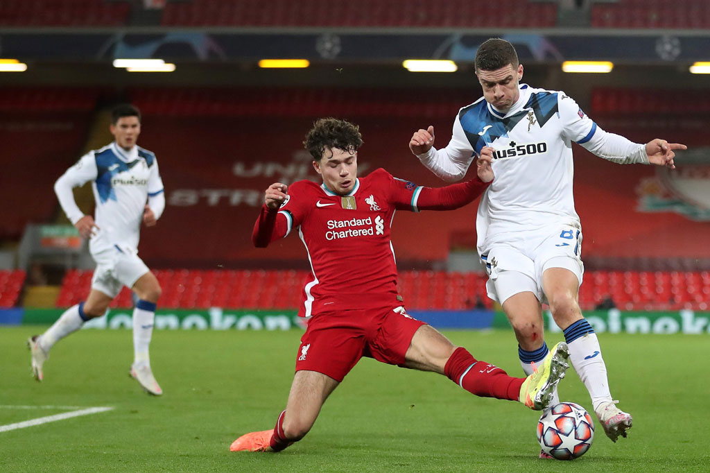 Keputusan berani diambil Juergen Klopp dalam menentukan 11 pemain yang diturunkan. Neco Williams dan Rhys Williams diberi kepercayaan penuh mengawal lini belakang Liverpool sejak awal laga. Keputusan ini juga tak terlepas dari gelombang cedera The Reds.